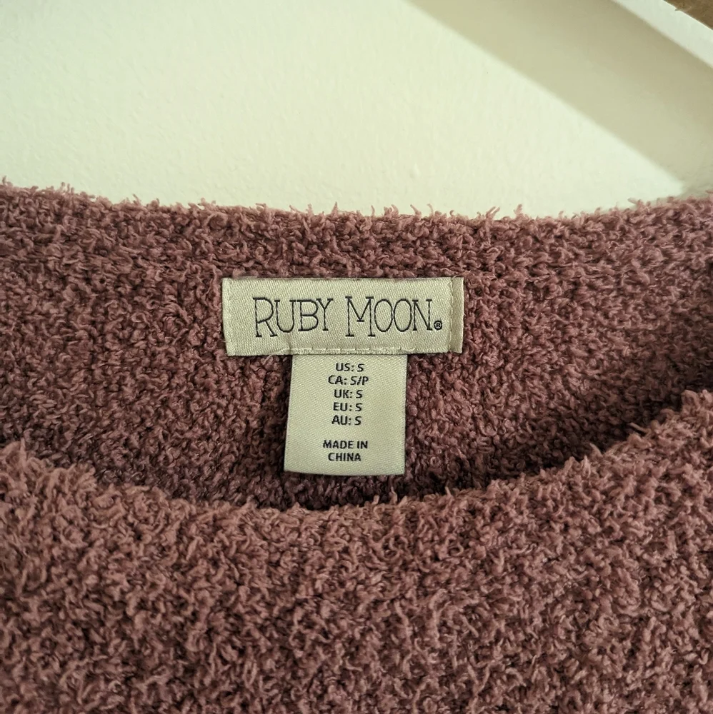 Fuzzy Cropped Pink Sweater - Picture 3 of 7